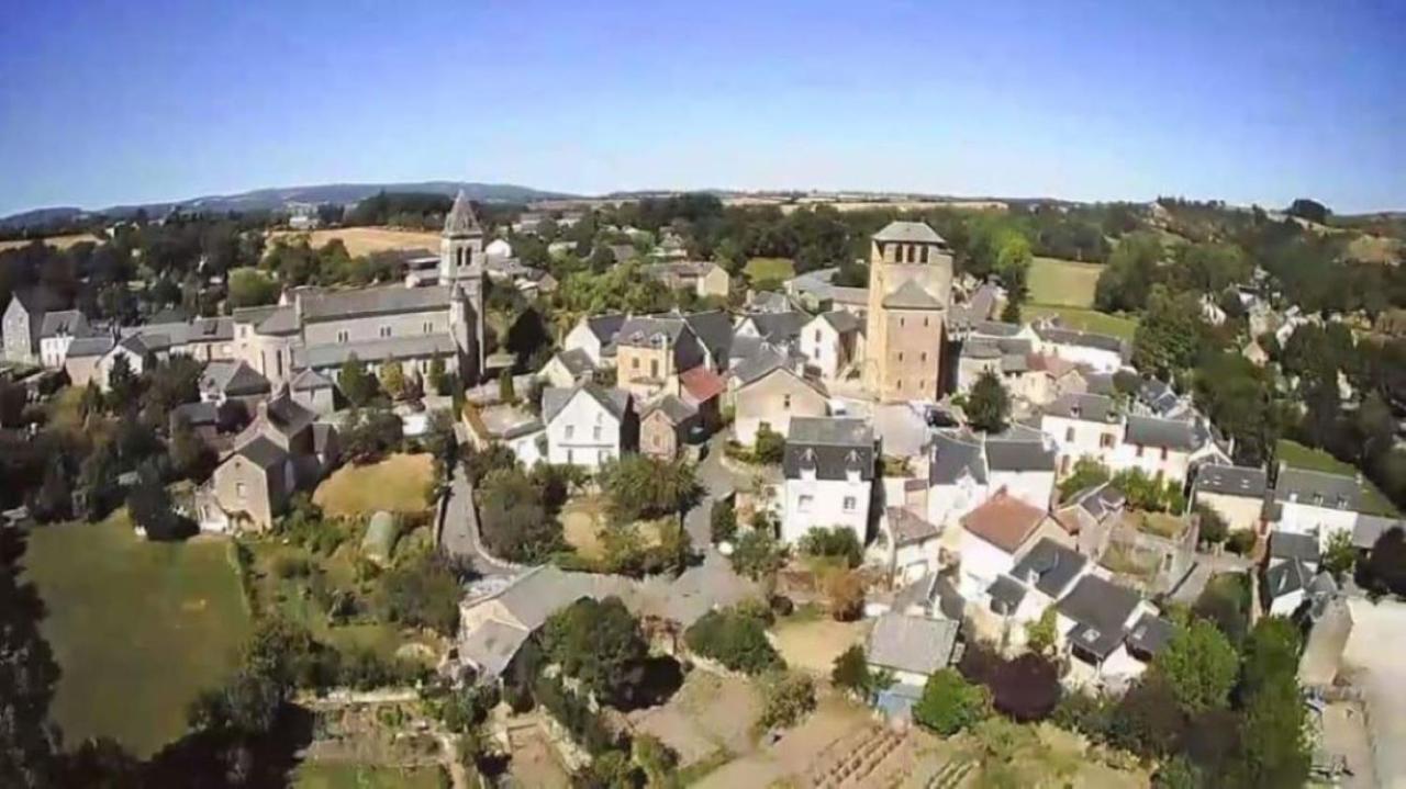 Le Gite De La Vieille Eglise De Coussergues 외부 사진